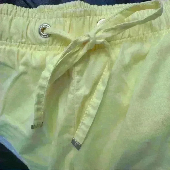 Lilly Pulitzer Katia Embroidered Watch Hill Yellow Sequin Shorts Size Medium - Picture 4 of 5